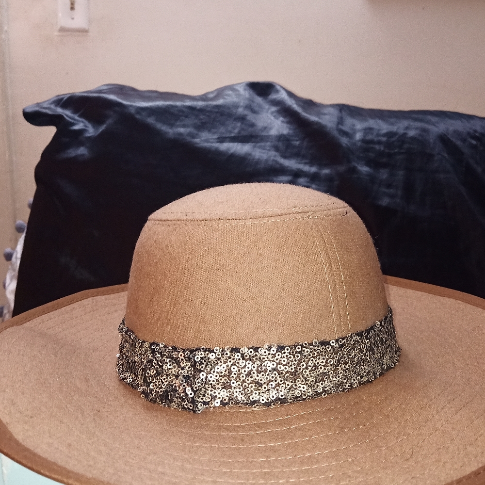 Winter hat - Picture 2 of 2